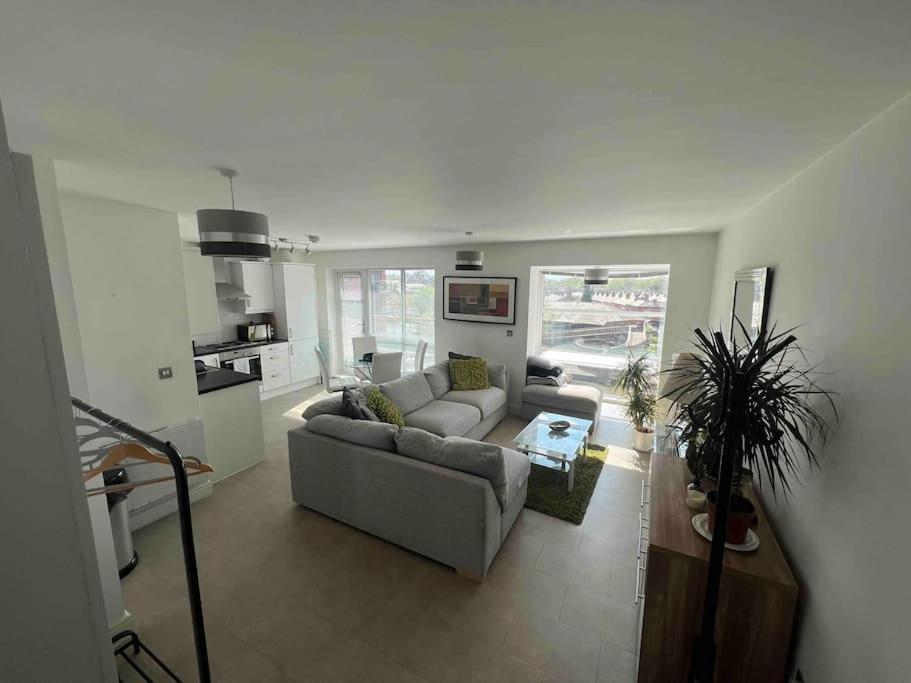 City Centre 2 Bed Apartment Честер Екстер'єр фото