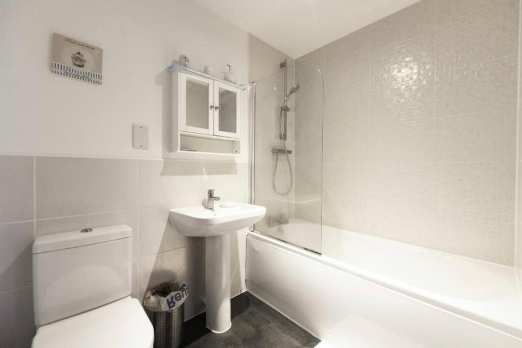 City Centre 2 Bed Apartment Честер Екстер'єр фото