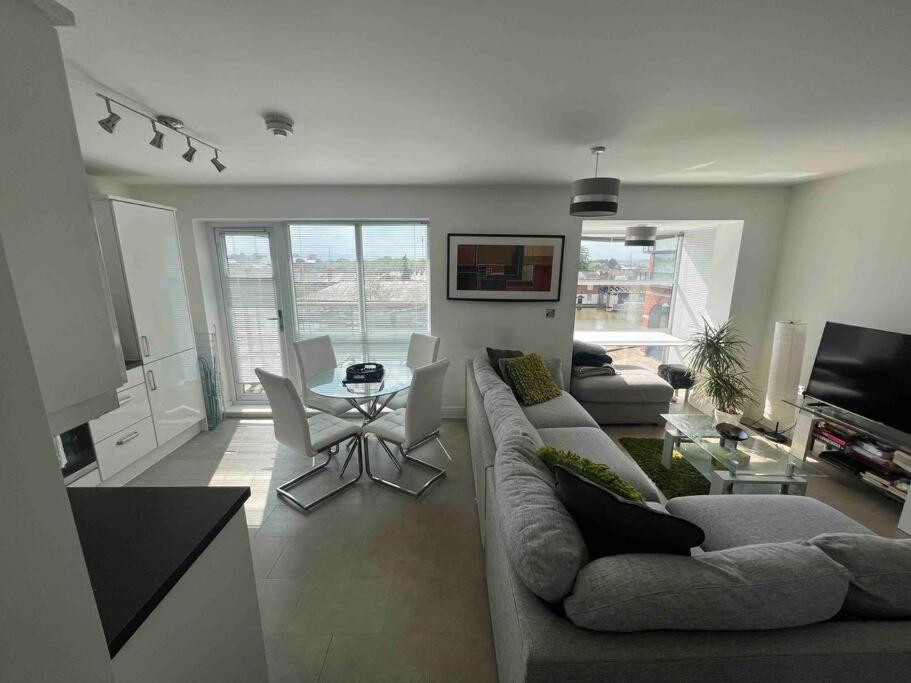City Centre 2 Bed Apartment Честер Екстер'єр фото